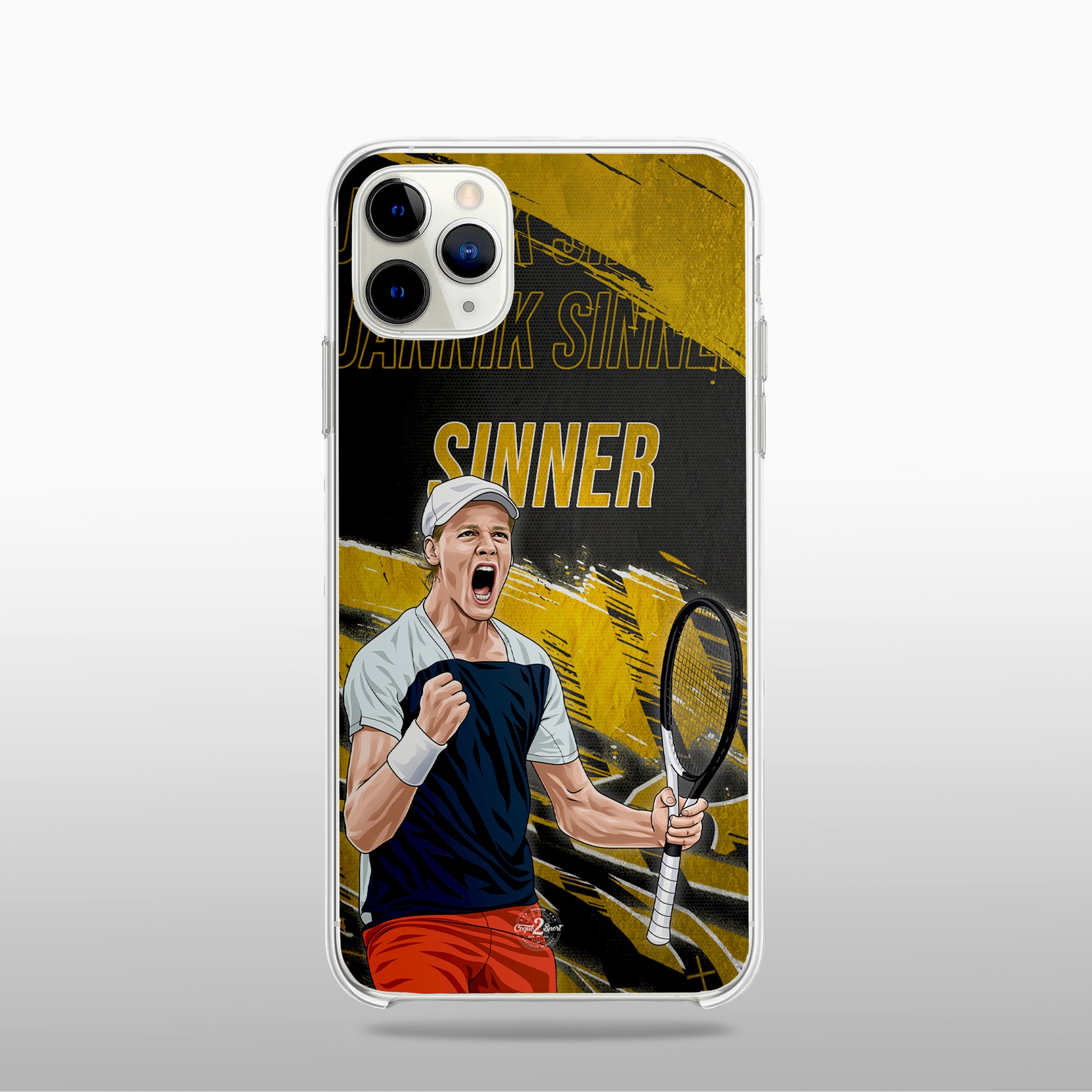 Coque Jannik Sinner Gold Edition (modèle 1) avec fond légendaire, inspirée des cartes icônes, design élégant et puissant.